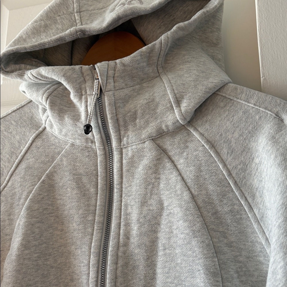 Lululemon Scuba  Full-Zip Cropped Hoodie Light Heathered Gray Women’s Small - Picture 4 of 7